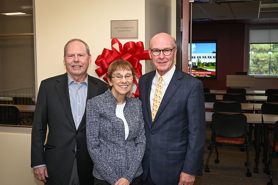 James ’71 and Kathleen Leo with President Rooney.