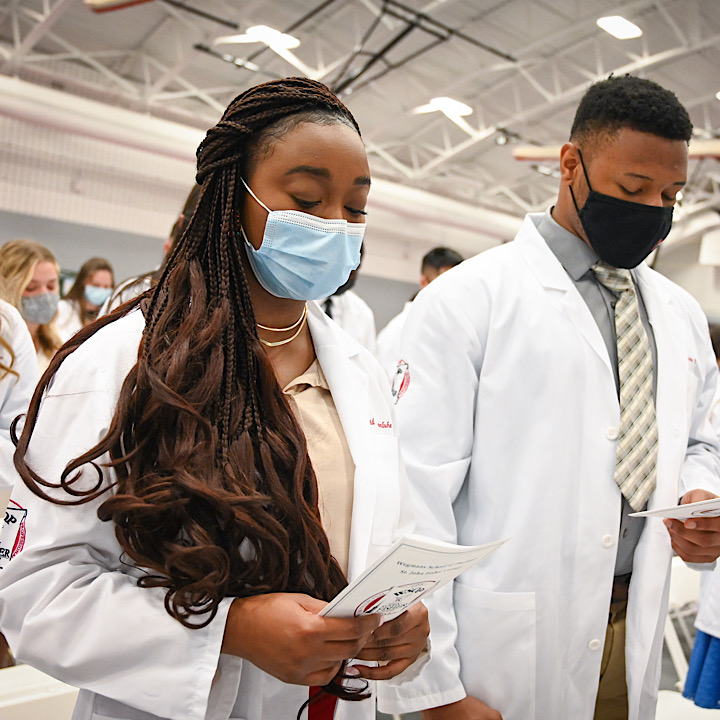 Two pharmacy students recite the Oath of a Pharmacist.