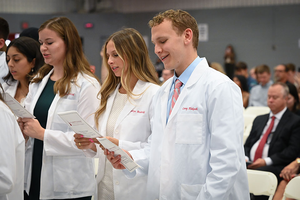 Students recite the Oath of a Pharmacist.