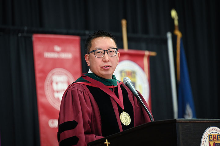 Dr. Michael Mendoza delivers a speech during the Wegmans School of Pharmacy Commencement ceremony.