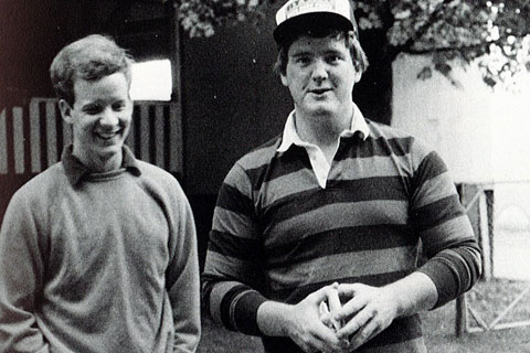 1985 students outside grilling together