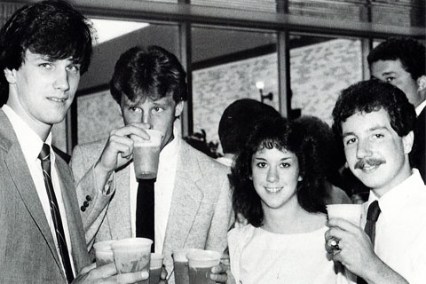 1985 group of students smiling at an event