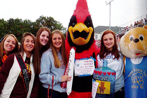 2015 group of students with Beaks and the Teddi mascot