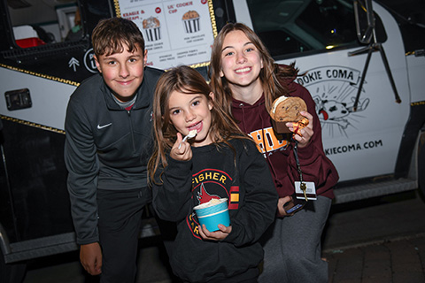 Fisher students and their families enjoy the food trucks at Family Weekend.