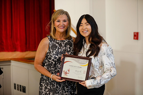 Dr. Wendy Hou receives the Fisher Nurse Impact Award.