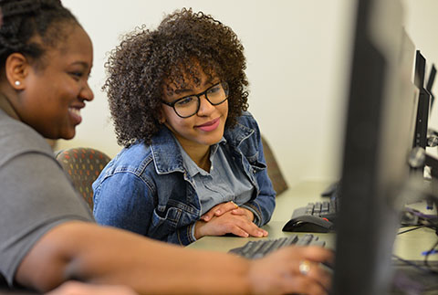 Students in computer lab working together.