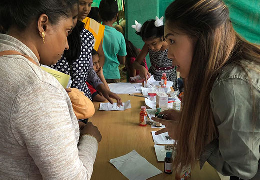 Samantha Poon counsels a patient during her APPE rotation in Pune, India.