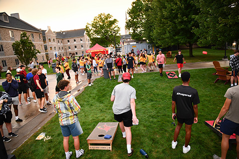 Students play lawn games during Welcome Weekend.